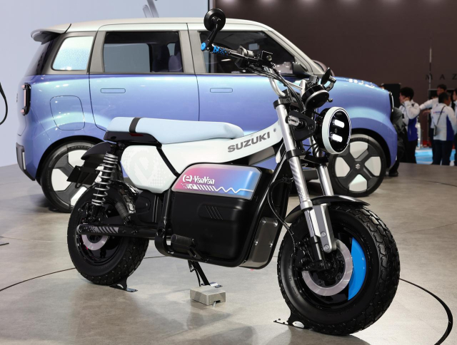 Hinh anh thuc te cua Suzuki eVanVan vua ra mat tai JMS 2025 Chiec minibike dien rat dang choi - 4
