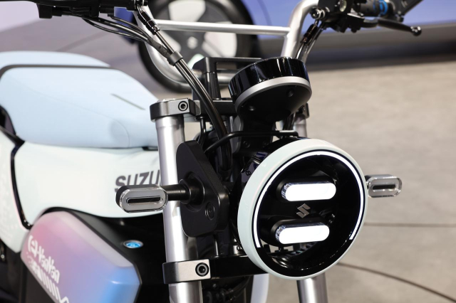 Hinh anh thuc te cua Suzuki eVanVan vua ra mat tai JMS 2025 Chiec minibike dien rat dang choi - 6