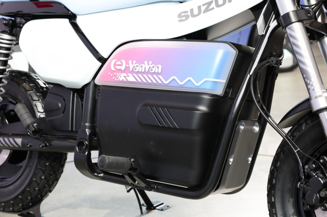 Hinh anh thuc te cua Suzuki eVanVan vua ra mat tai JMS 2025 Chiec minibike dien rat dang choi - 12