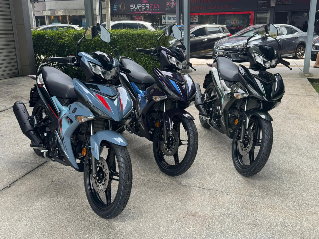 Hinh anh thuc te cua Yamaha Y15ZR 2026 tai cac dai ly Hut hon voi 3 tong mau moi