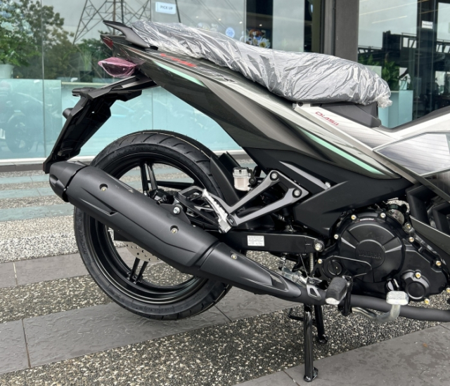 Hinh anh thuc te cua Yamaha Y15ZR 2026 tai cac dai ly Hut hon voi 3 tong mau moi - 12