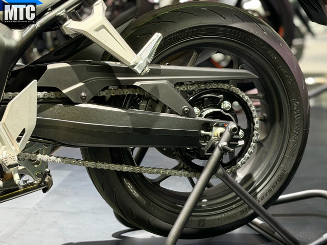 Honda CB1000F SE 2026 Freddie Spencer Khi huyen thoai quay tro lai voi dien mao moi - 14