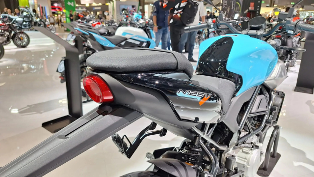 Kham pha tan binh Morbidelli N125V Dong co VTwin uy luc ABS 2 kenh TCS va co giao dien cuc dep