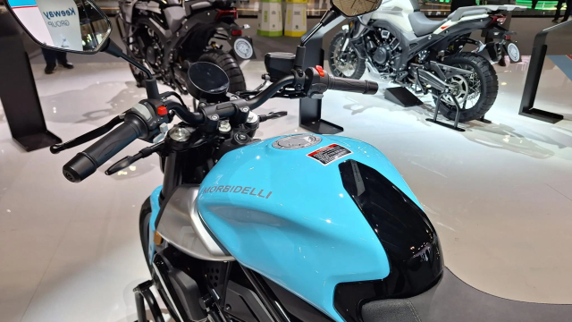 Kham pha tan binh Morbidelli N125V Dong co VTwin uy luc ABS 2 kenh TCS va co giao dien cuc dep - 8