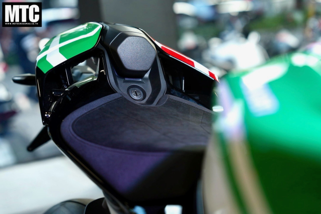 Panigale V4 Tricolore 2025 trinh lang Khi Tinh than Y cham den gioi han cuoi cua dam me - 16