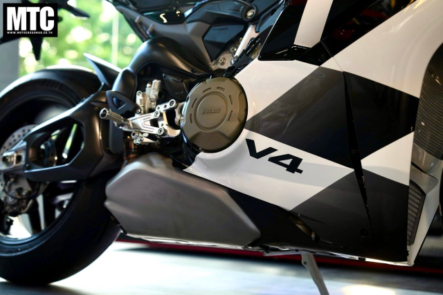 Panigale V4 Tricolore 2025 trinh lang Khi Tinh than Y cham den gioi han cuoi cua dam me - 20