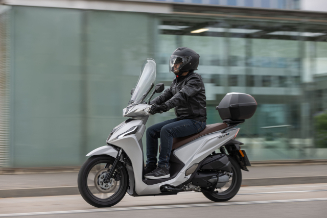 Ra mat Kymco People R Hybrid 125 Ke gat gio Honda SH125i tai luc dia gia - 4