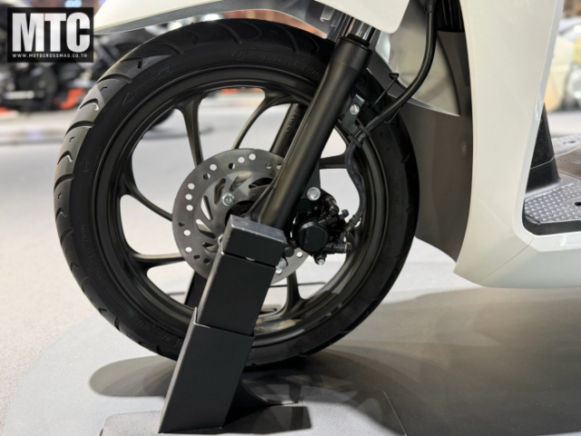 Soi chi tiet Honda Dio Lite tai JMS 2025 Tim diem khac biet so voi phien ban tieu chuan - 10