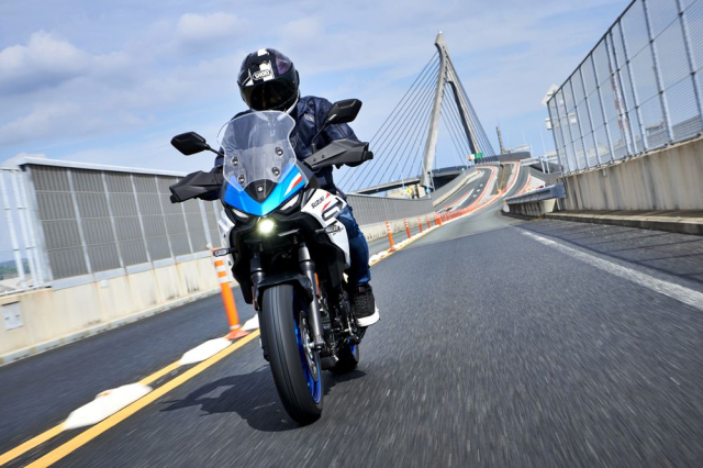 Suzuki SV7GX trinh lang Khi trai tim VTwin 650 song lai trong hinh hai moi