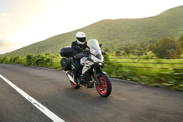 Suzuki SV7GX trinh lang Khi trai tim VTwin 650 song lai trong hinh hai moi - 9