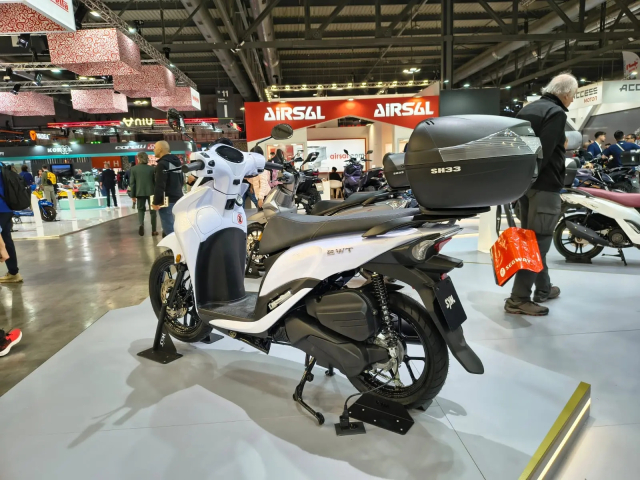SYM BWT Phien ban de nho ten hon cua TPBW vua ra mat o EICMA nay co ca phanh ABS - 6