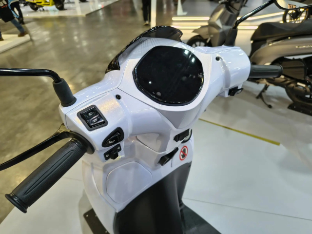 SYM BWT Phien ban de nho ten hon cua TPBW vua ra mat o EICMA nay co ca phanh ABS - 12