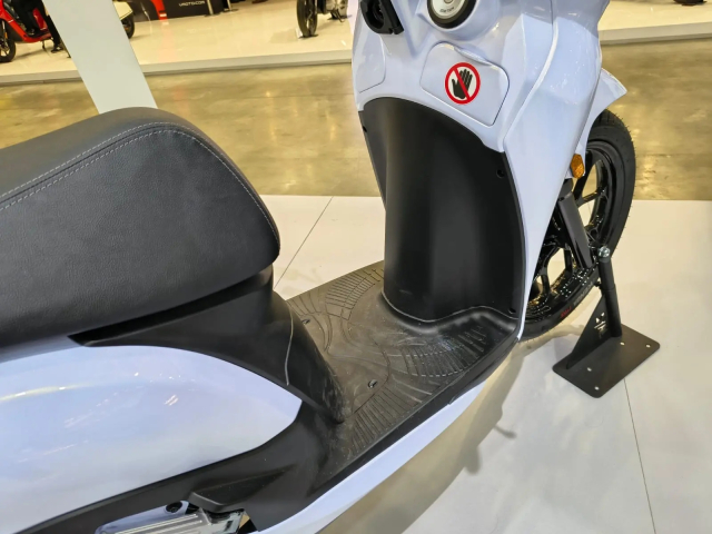 SYM BWT Phien ban de nho ten hon cua TPBW vua ra mat o EICMA nay co ca phanh ABS - 14