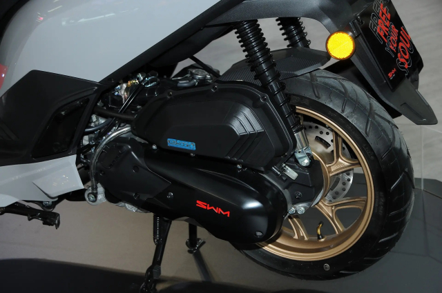 Thuong hieu xe may Y vua gay bat ngo voi 2 mau xe tay ga gia re tai EICMA 2025 - 8