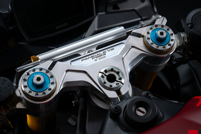 Trinh lang Ducati Panigale V2 MM93 FB63 Khi dam me duong dua mang dau an hai huyen thoai - 26