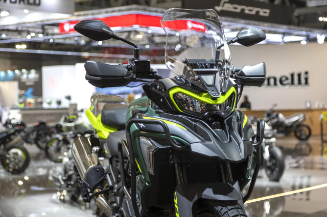 TRK 902 Xplorer ra mat tai EICMA cuoc phieu luu theo phong cach Benelli