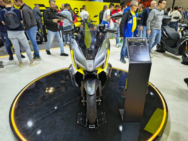 Voge SR125 GTS Doi thu moi cuc ki dang gom cua Honda PCX 125 tai luc dia gia - 4