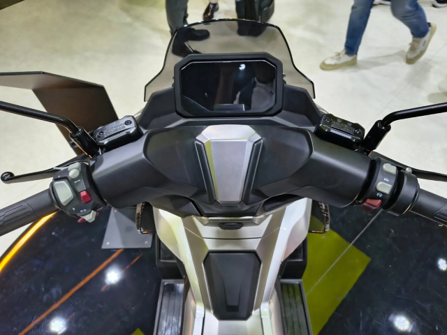 Voge SR125 GTS Doi thu moi cuc ki dang gom cua Honda PCX 125 tai luc dia gia - 12