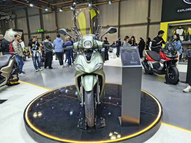 Voge SR16 Air Doi thu tiem nang cua SH Mode thiet ke Chau Au trang bi vuot troi phan khuc - 4