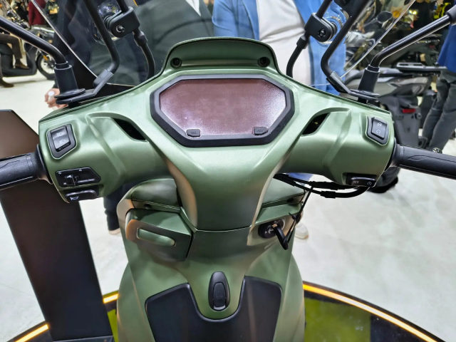 Voge SR16 Air Doi thu tiem nang cua SH Mode thiet ke Chau Au trang bi vuot troi phan khuc - 8