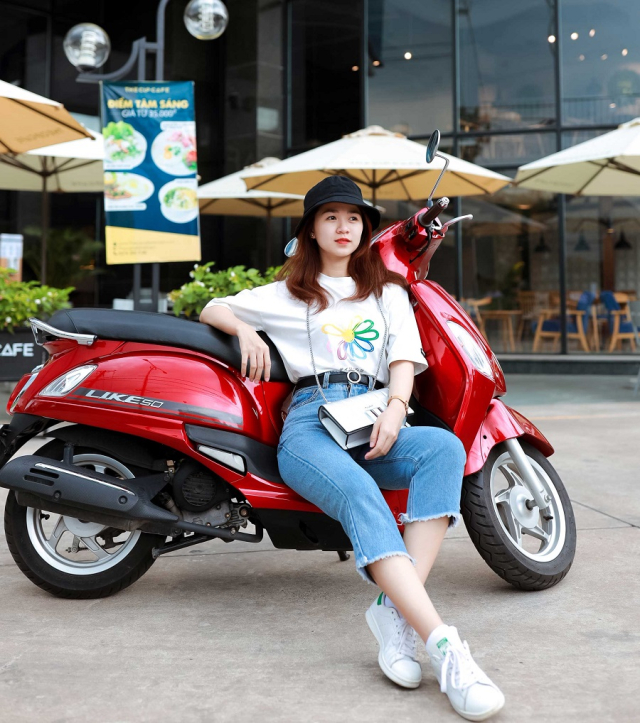 Xe may 50cc no po lon va ra khoi den canh bao dang chu y - 7