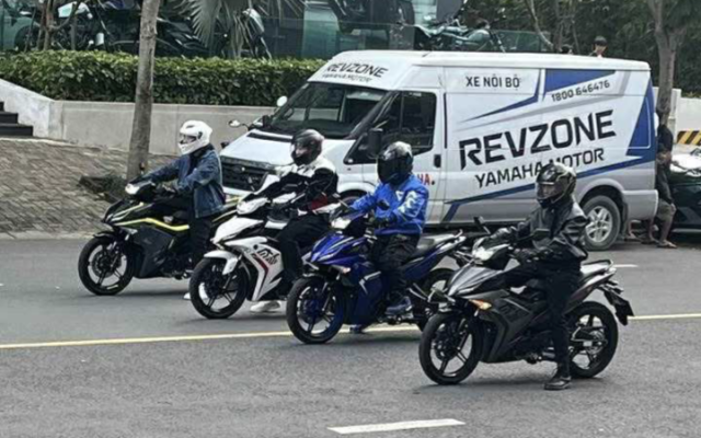 Yamaha Exciter 155 hoan toan moi bat ngo lo anh khi dang chay tren duong pho o Viet Nam