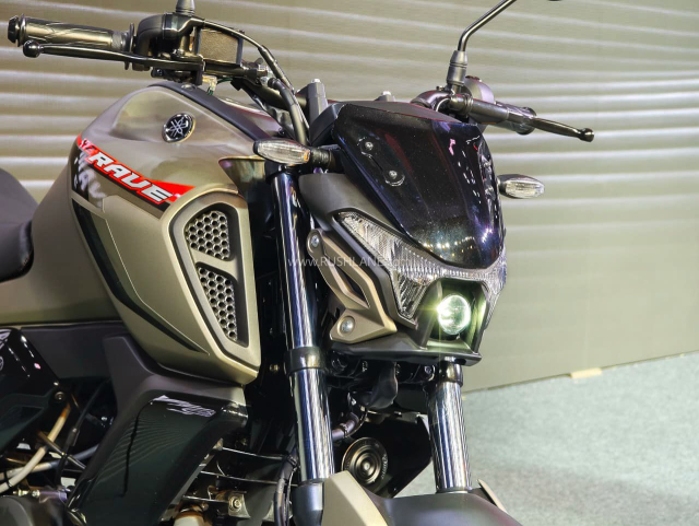 Yamaha FZRave ra mat gia chi hon 30 trieu Dong Doi thu dang gom trong phan khuc nakedbike 150cc