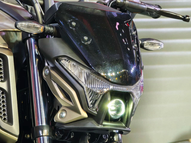 Yamaha FZRave ra mat gia chi hon 30 trieu Dong Doi thu dang gom trong phan khuc nakedbike 150cc - 4