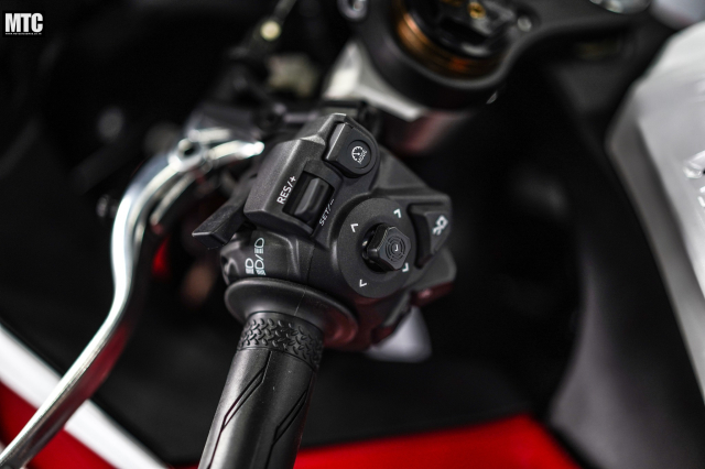 Can canh Yamaha YZFR9 2025 Khi manh ghep con thieu cua dong R cuoi cung da xuat hien - 10
