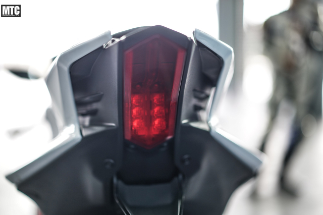 Can canh Yamaha YZFR9 2025 Khi manh ghep con thieu cua dong R cuoi cung da xuat hien - 14