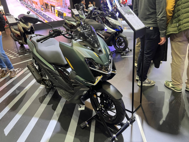 Zontes ZT125TX ra mat Mau xe tay ga 125cc dau tien dung khung nhom chat nhu xe mo to