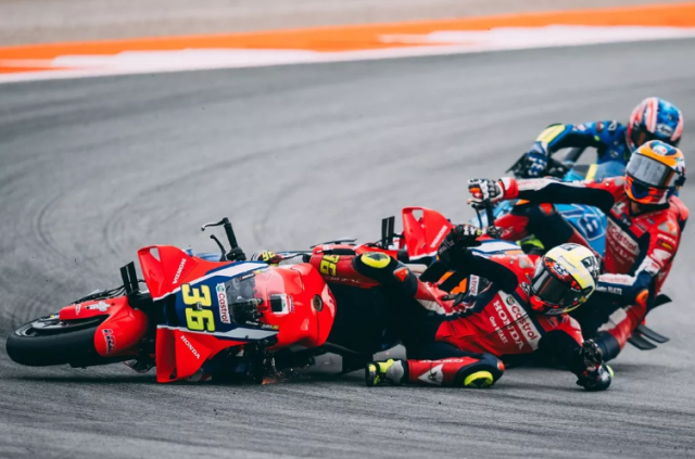Ai là người gặp tai nạn nhiều nhất trong mùa giải motogp 2025 - 1