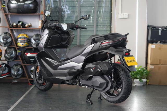 Chung nền tảng bmw c400 và có giá bán hơn 100 triệu đồng - voge sr4 max pro 2026 vừa ra mắt có gì - 4