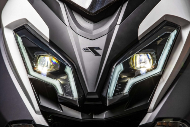 Explorer 300 GT 2026 lo dien Gia hon 100 trieu nhung trang bi khien moi doi thu phai de chung