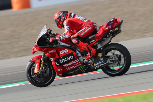Fernando alonso nói về marc marquez không có người bình thường nào làm được những điều đó - 1