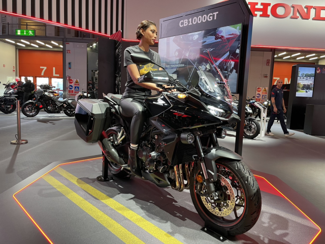 Honda cb1000gt khi mô tô du lịch 1000cc không còn phải hy sinh cảm xúc lái - 1