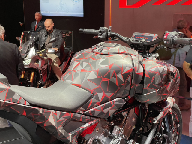 Honda v3r 900 prototype - khi honda chọn con đường khó để mở lối tương lai - 3