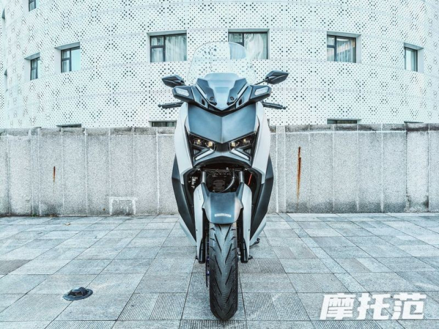 Thần long thái châu ra mắt bản sao của xmax 300 có giá bán ngang ngửa honda sh160i - 1