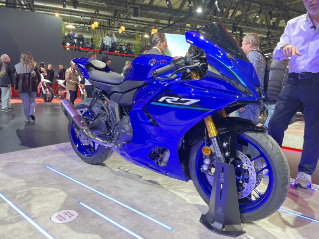 Yamaha YZFR7 2026 Tu Sport thuan co khi sang Supersport thoi dai dien tu