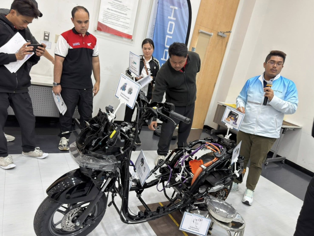 Noi soi chi tiet ben trong Honda UC3 Thoat nhin don gian thao ra thay choang