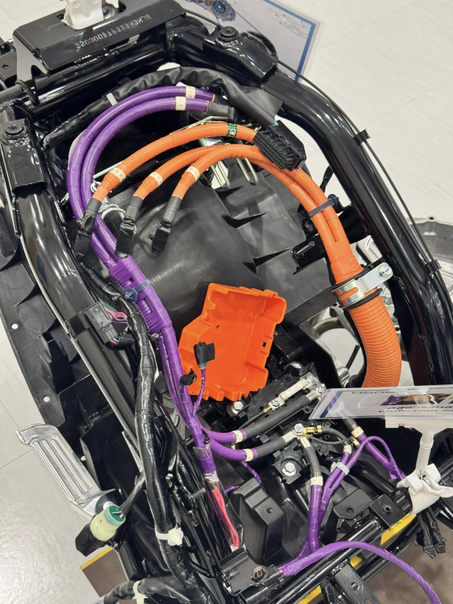 Noi soi chi tiet ben trong Honda UC3 Thoat nhin don gian thao ra thay choang - 8