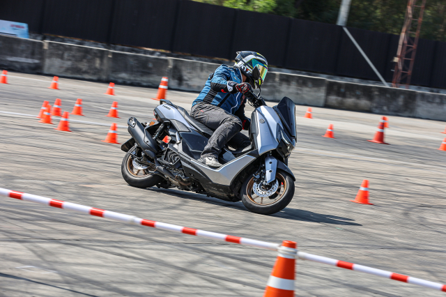 Chenh nhau 10 trieu dong giua Yamaha NMAX 155 Tech Max hay NVX 155 SP Xe nao phu hop voi ban - 9