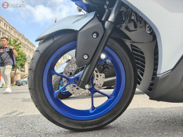 Chenh nhau 10 trieu dong giua Yamaha NMAX 155 Tech Max hay NVX 155 SP Xe nao phu hop voi ban - 11