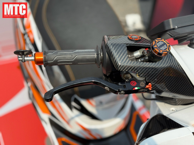 Honda uc3 by mfshop tuy là xe điện nhưng soi kỹ mới biết đồ chơi đắt ngang siêu xe - 9