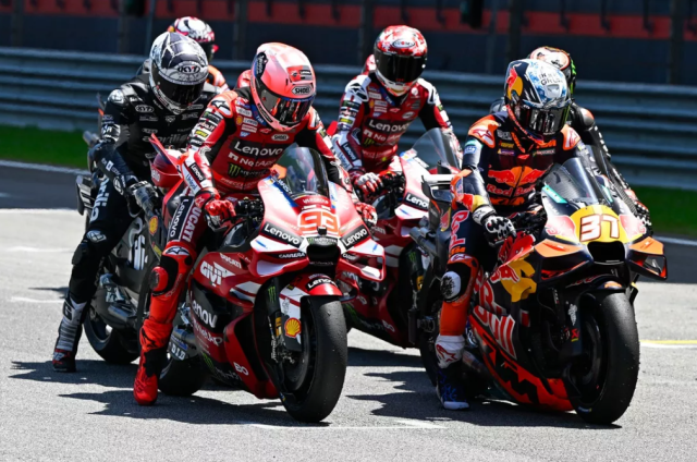 Test motogp sepang ngày 1 marc marquez vẫn là ông kẹ quartararo ngã đau nhưng chưa gục - 1
