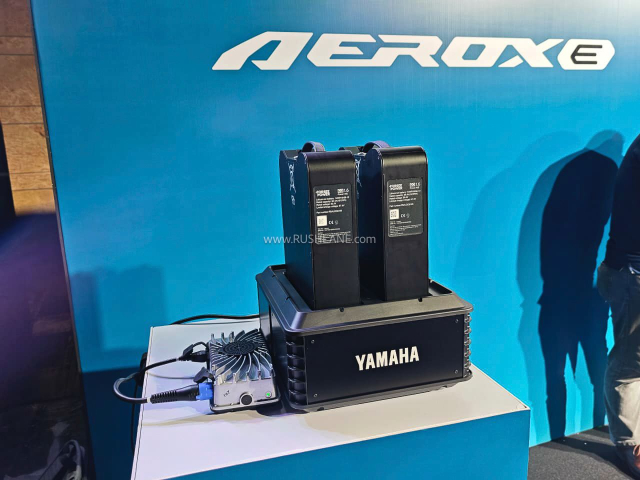 Xe dien Yamaha AeroxE lo gia du kien Dat gap doi xe xang Aerox 155 lieu co xung dang - 8
