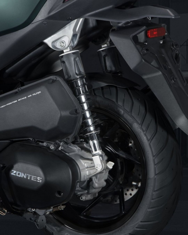 Zontes 125X gia chi 70 trieu dong nhung co TCS TFT ABS Xe 125 ma trang bi an dut nhieu doi thu - 8