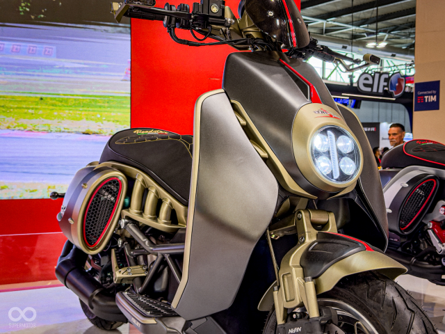 Dragster Roadster 400 Limited dang tren duong ve Viet Nam Thu choi moi danh cho gioi suu tam