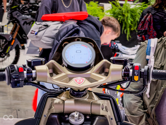 Dragster Roadster 400 Limited dang tren duong ve Viet Nam Thu choi moi danh cho gioi suu tam - 12