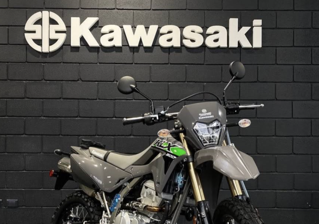 Kawasaki sắp mang mẫu xe 'đi đâu cũng được' KLX300 về Việt Nam | 2banh.vn